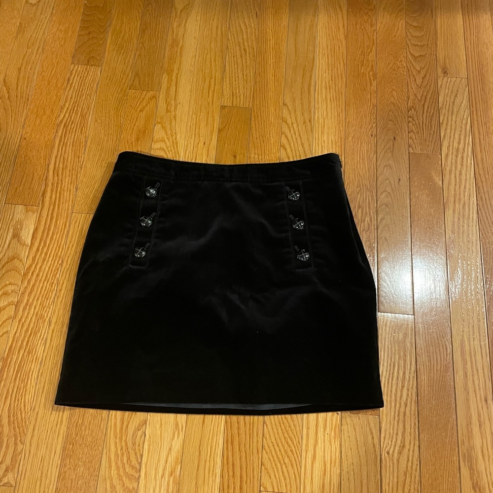 Banana Republic black velvet skirt. Size 6